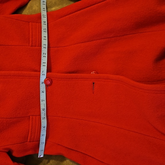 VINTAGE WOMEN  RED TRENCHCOAT - Picture 10 of 11